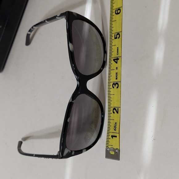 Versace Sunglasses With Case Beautiful Black And Ivory Frame Good Condition - Picture 10 of 11